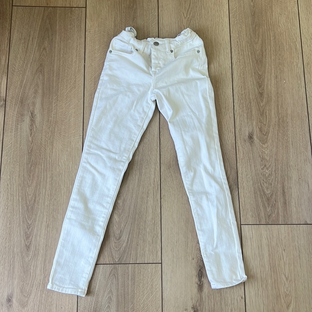 White skinny jeans